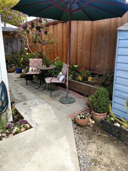entrance porch area - 196 Alturas Way