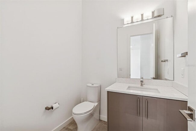 Building Photo - 6719 S Dauphin Ave