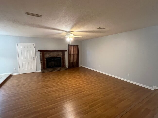 Building Photo - 301 Choctaw Rd