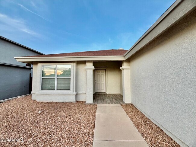 Building Photo - 1470 Senda Del Sol Ln