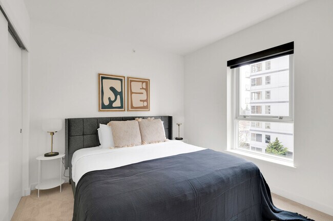 Building Photo - 10349 NE 10th St