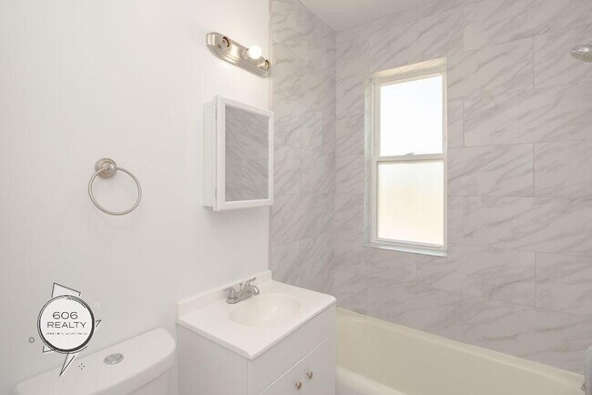 Building Photo - Rehabbed Units in Cicero!