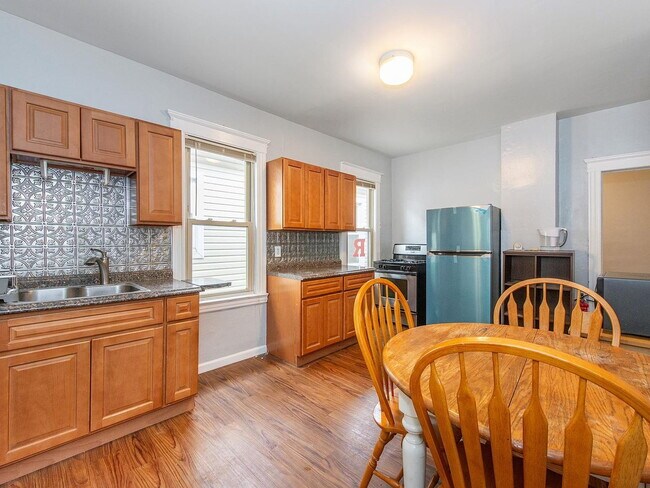 Building Photo - 3-Bed in the Heart of New Brunswick!"