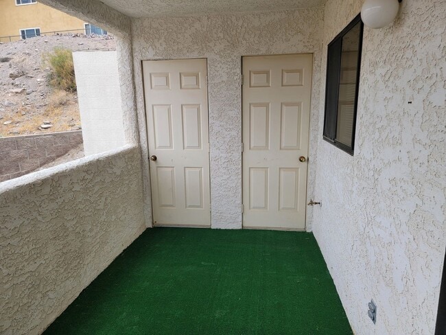 Building Photo - 1st Month Rent Free!!     Riverview Bluffs, 2 Bedroom Condo