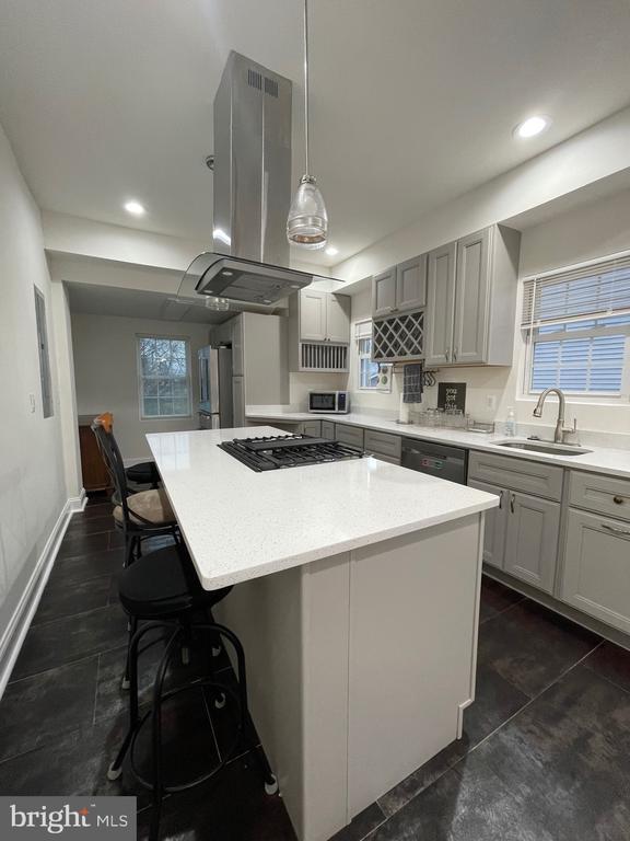 Building Photo - 420 Woodford St