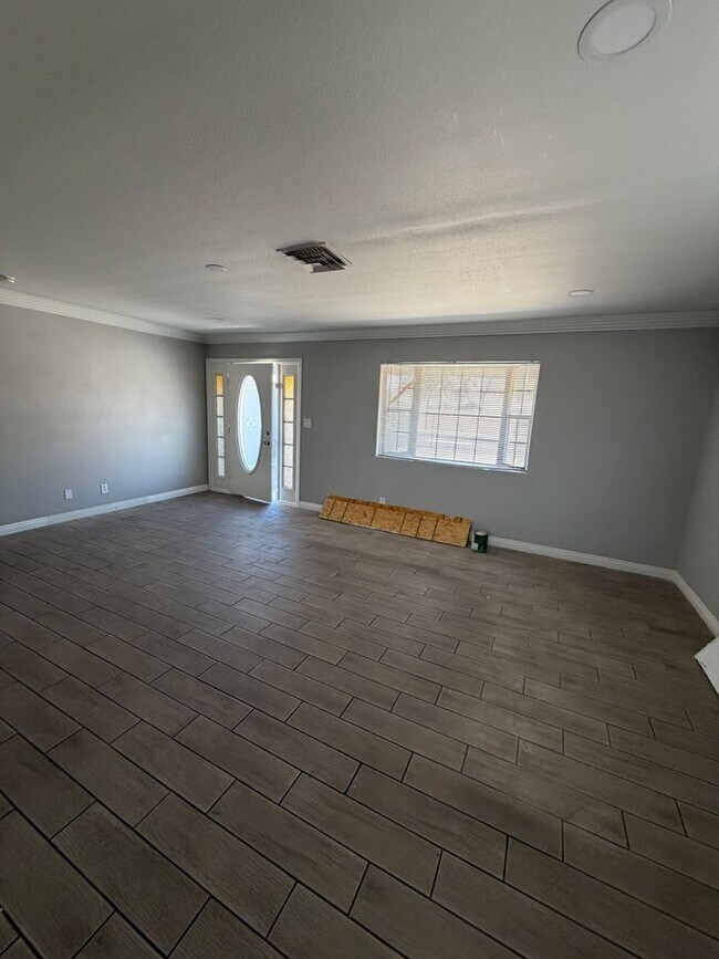 Building Photo - 2820 S Sandhill Rd