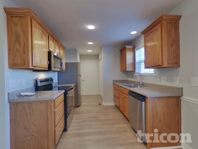 Building Photo - 1605 Mary Ct