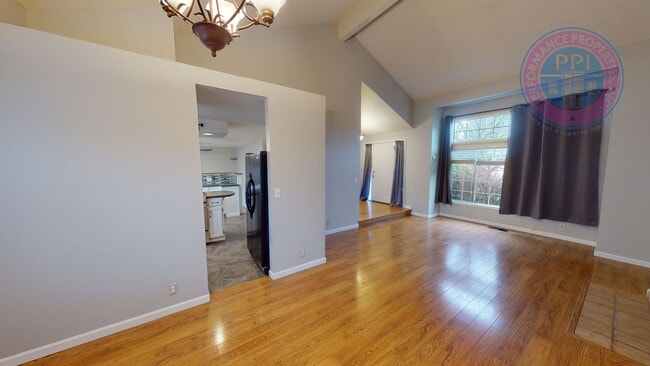 Building Photo - Beaverton / Stylish Open Floor-Plan - 5 Bedrooms, 3 Car Garage, Central Air