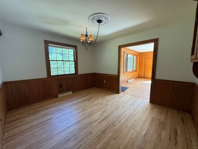 Building Photo - 473 Hapgood Pond Rd