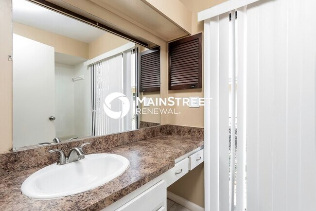 Building Photo - 3 Bedroom Pet-Friendly Home in Fort Pierce...