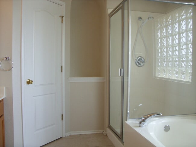 Building Photo - Beautiful home near Randolph AFB