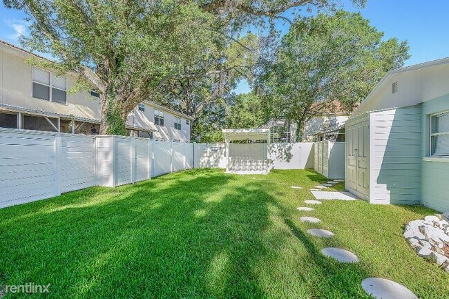 Building Photo - 3104 W San Juan St