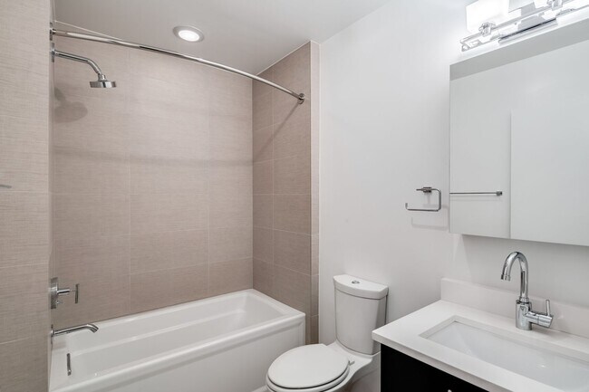 Building Photo - Northern Liberties Townhome with Parking