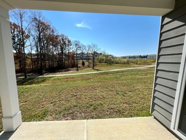 Building Photo - 3 Bed 2 Bath in Lebanon, Like New Home in Woodbridge Glen!