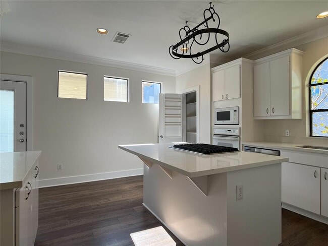 Building Photo - 5899 Fairdale Ln