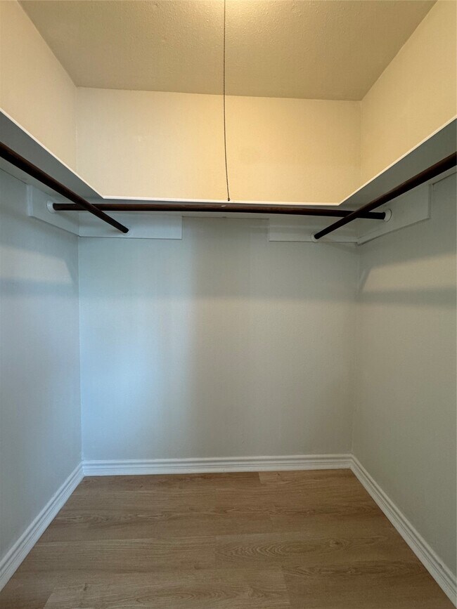 Building Photo - 22018 Elsinore Dr