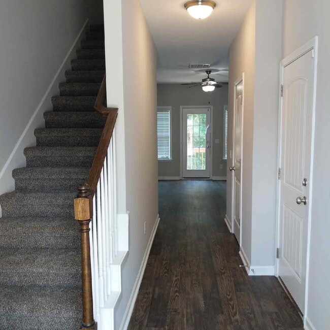 Building Photo - 652 Pippin Dr