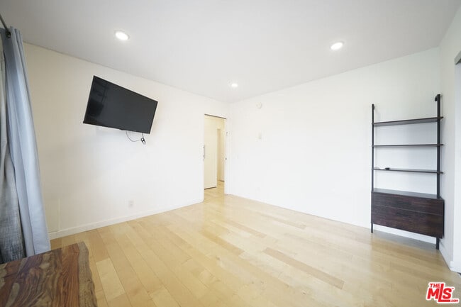 Building Photo - 302 Ashland Ave