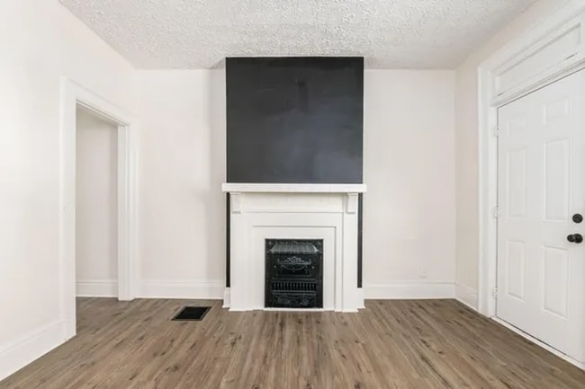 Building Photo - 975-977 Miller Ave