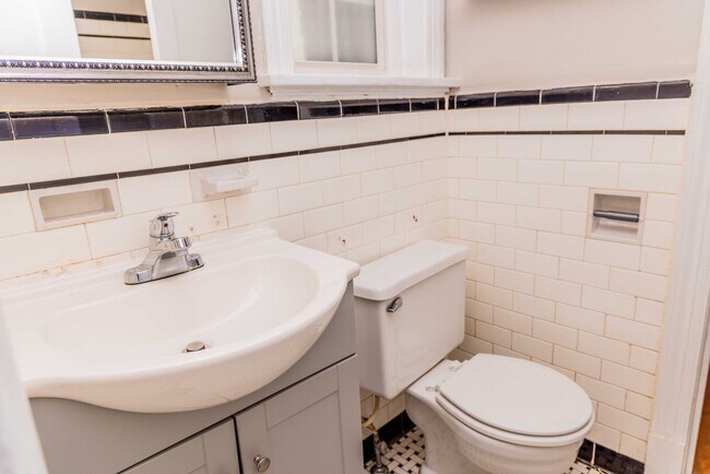 Building Photo - 3413 Stuart Ave