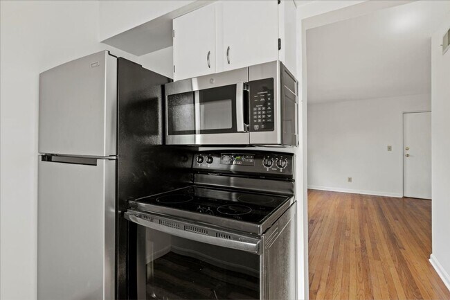 Building Photo - 306-306 E 19th St