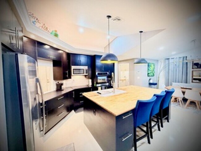 Building Photo - 25482 Rampart Blvd