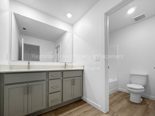 Building Photo - 4120 W Perspective St