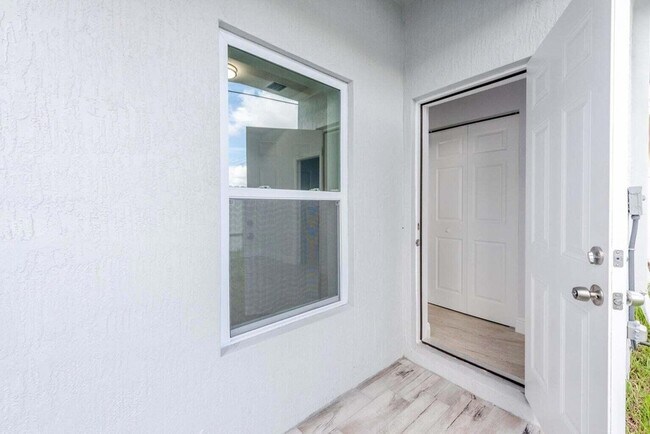 Building Photo - 2827 Saranac Ave