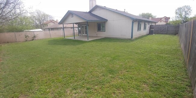 Building Photo - 3213 Honeysuckle Dr