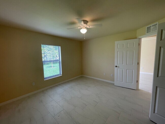 Building Photo - Duplex in Cape Coral! 3-bedroom 2-bathroom...