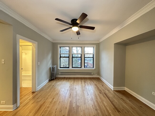 Building Photo - 4619 N Paulina St