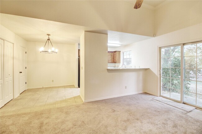 Building Photo - 1746 N Chestnut Ave