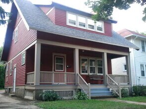 Building Photo - 2021 University Ave