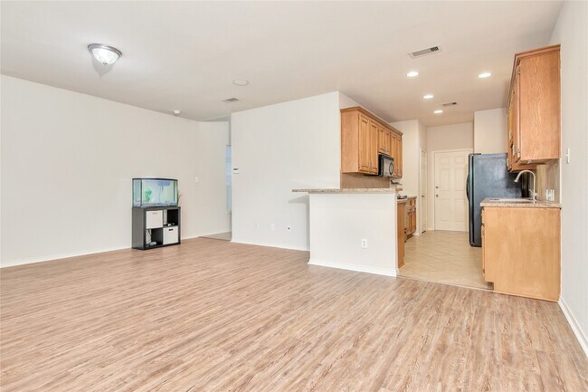 Building Photo - 16518 Strathmore Manor Ln