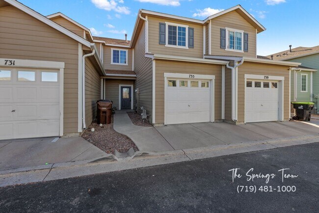 Primary Photo - Charming 2BD/2.5BA Townhome with Attached ...