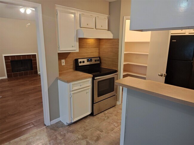 Building Photo - 11514 Meadow Ln