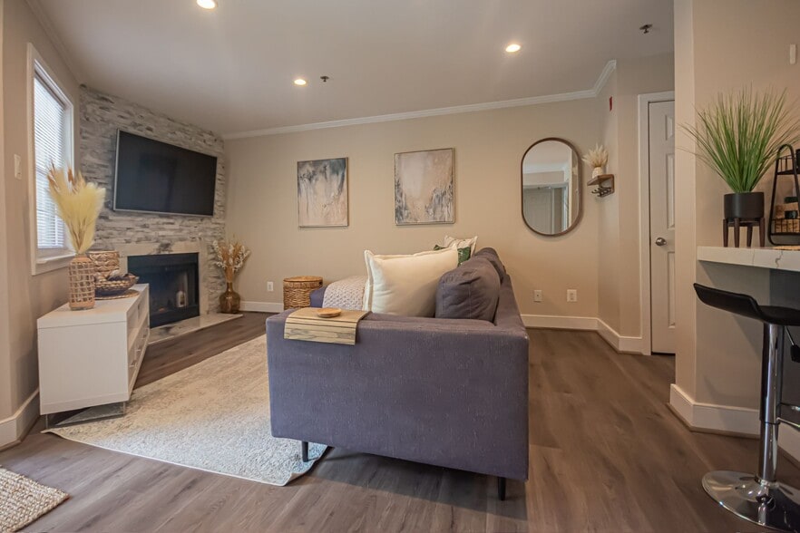 Building Photo - 1504 Lincoln Way