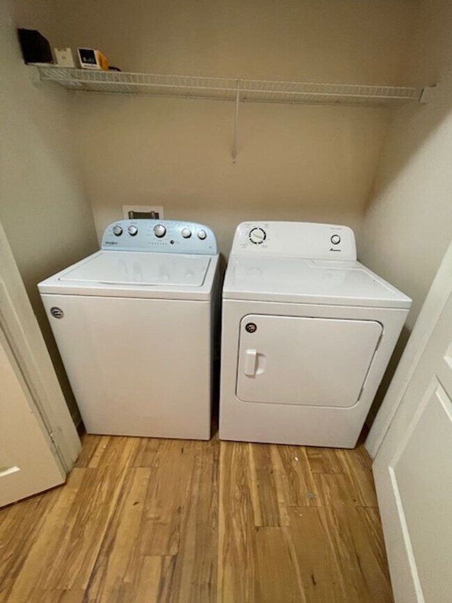 Building Photo - Gardens of Bridgehampton - 1 bed - 1 bath ...