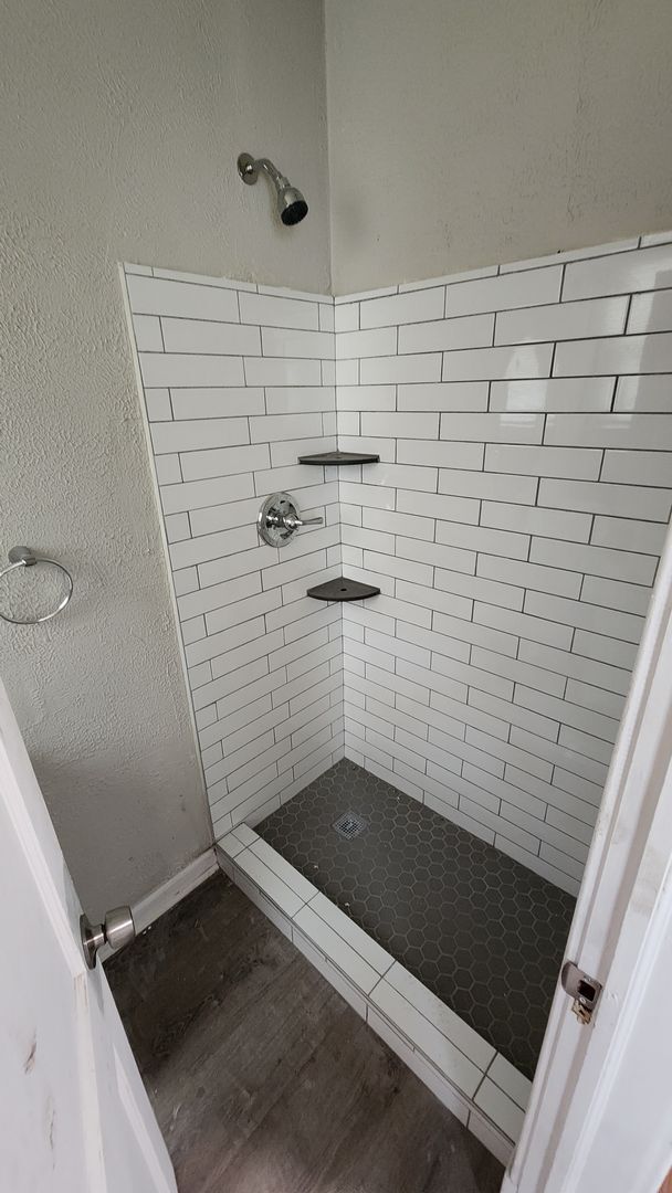 Building Photo - Cozy Home