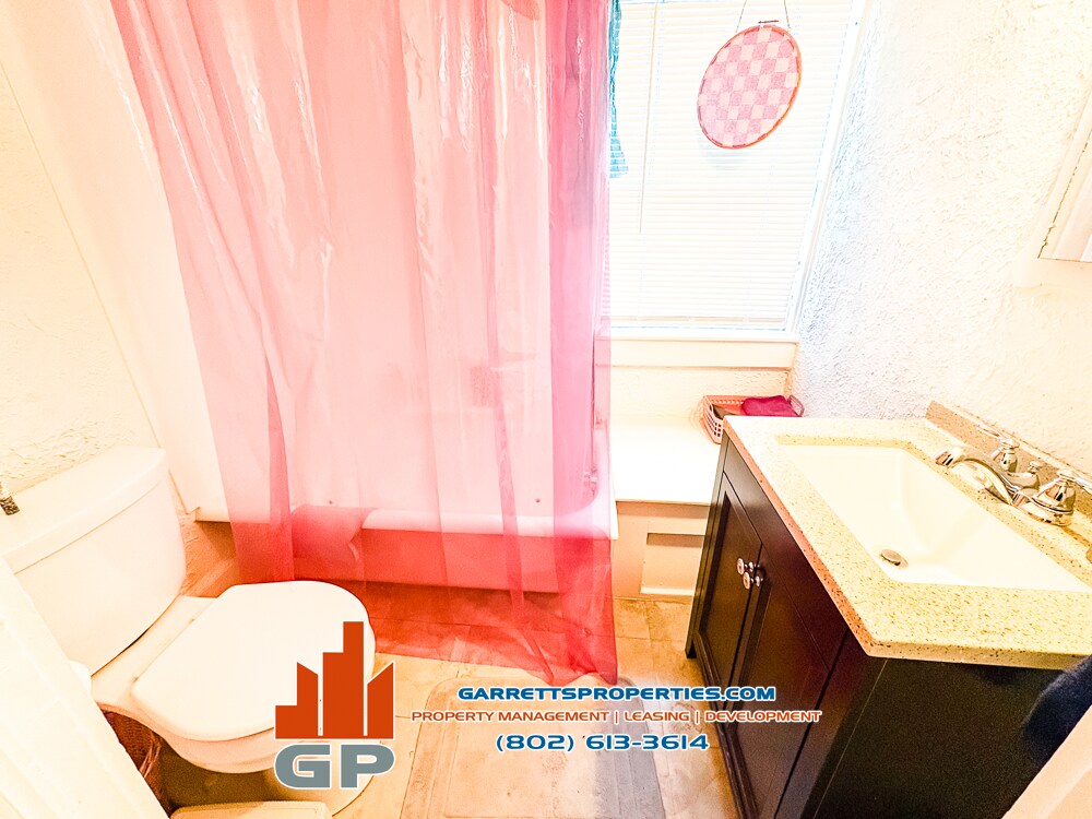 Building Photo - 10 Loomis St