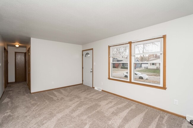 Building Photo - 106 NE Grant St