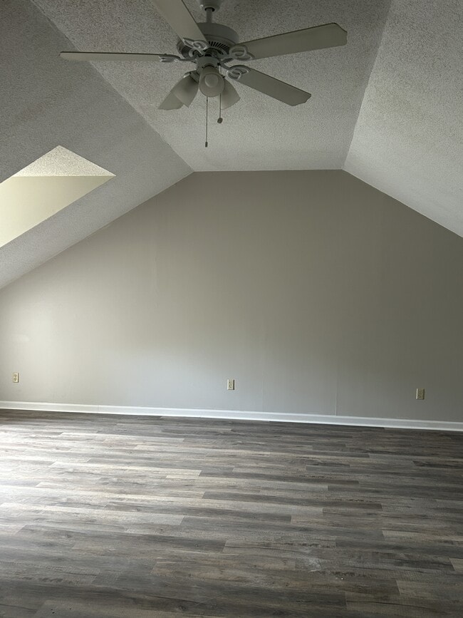 Building Photo - 246 Woodcastle Dr