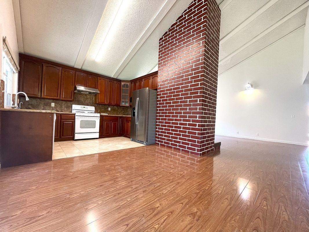 Building Photo - 16712 Stowers Ave