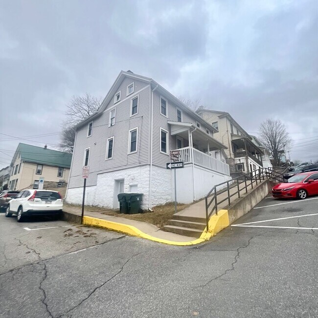 Building Photo - 302 S Allegheny St