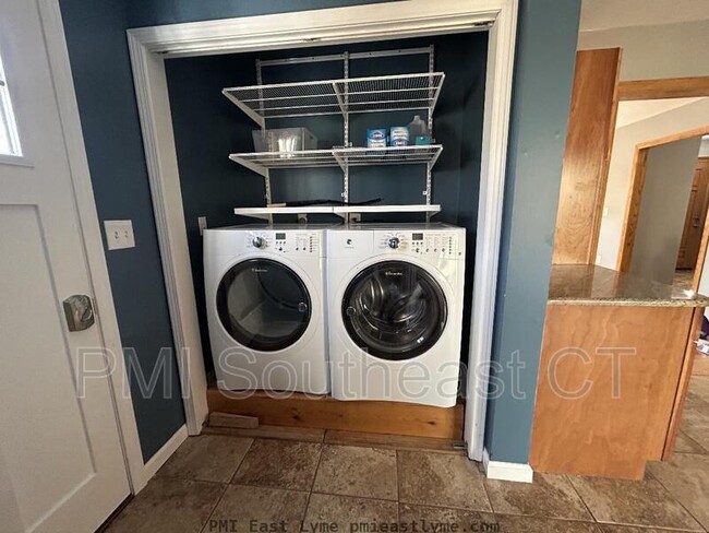 Building Photo - 349 West Rd