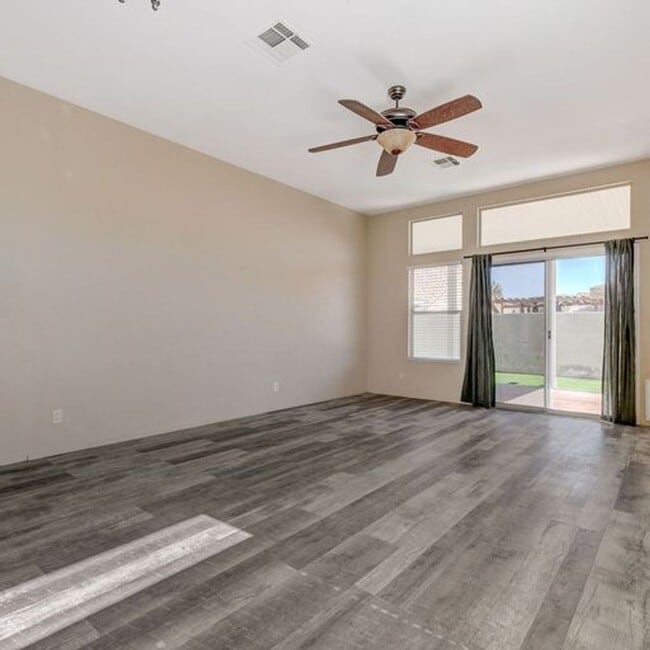 Building Photo - Single story home. NO HOA!