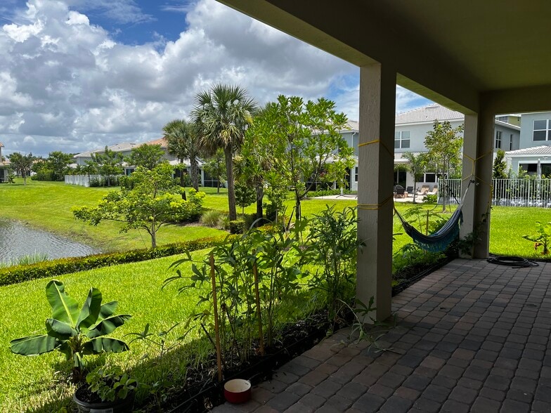 Covered patio - Lanai full width of the house - 1418 Evergreen Ter