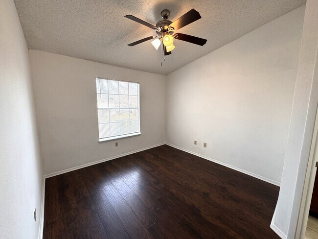 Building Photo - 1948 Lake Atriums Cir