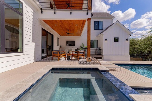 Building Photo - 1201 Canyon Edge Dr