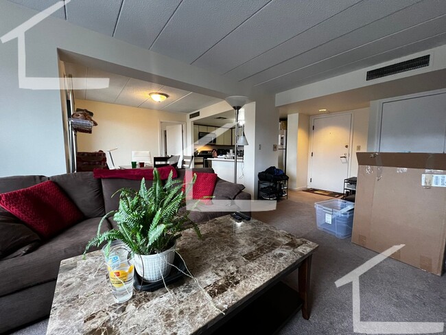 Building Photo - Comfortable Luxury Apartment with Stunning...